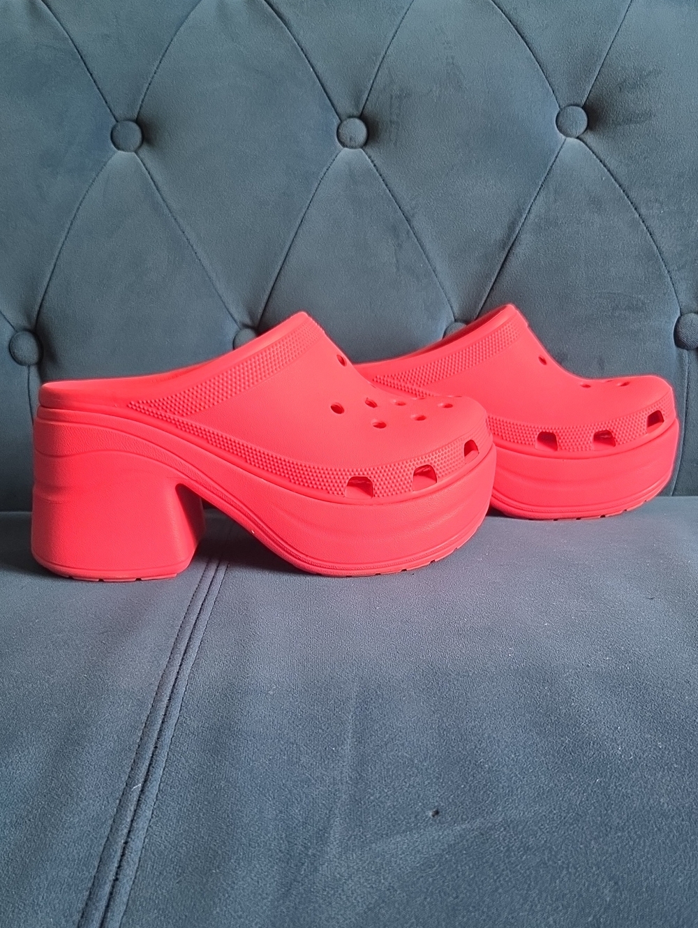 CROCS Siren Platform Clogs - Picture 2 of 9